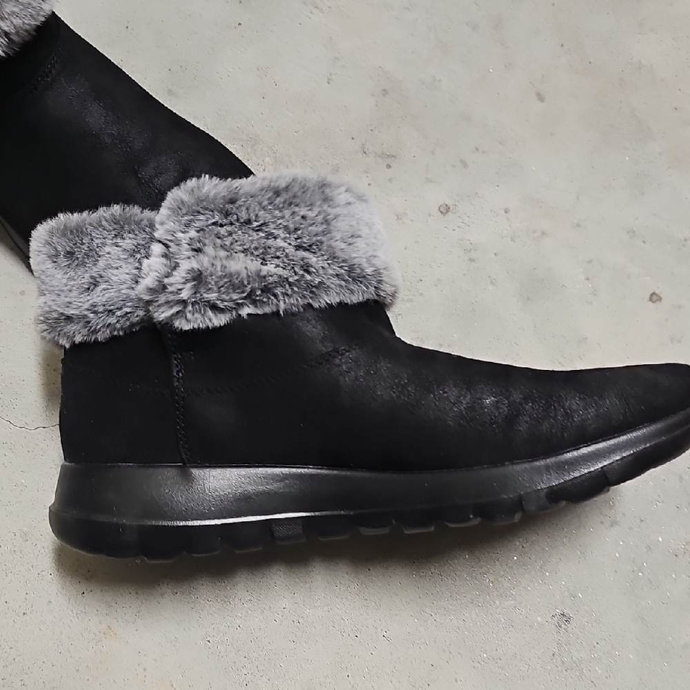 Nwt Skechers Women's Black Winter Boots with Gray Faux Fur - Picture 3 of 4